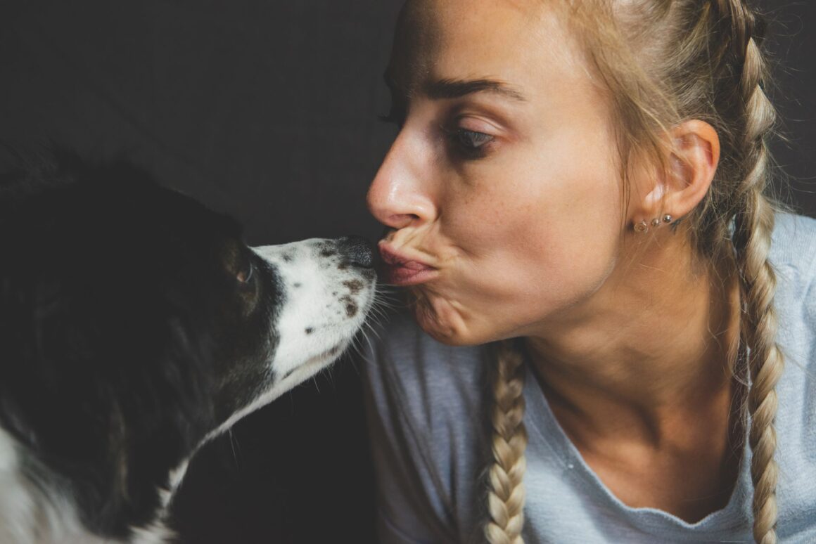 5 Signs your Dog Loves You!